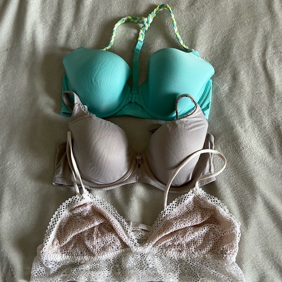 Victoria’s Secret bra bundle FREE PJ SET INCLUDED - Picture 1 of 3
